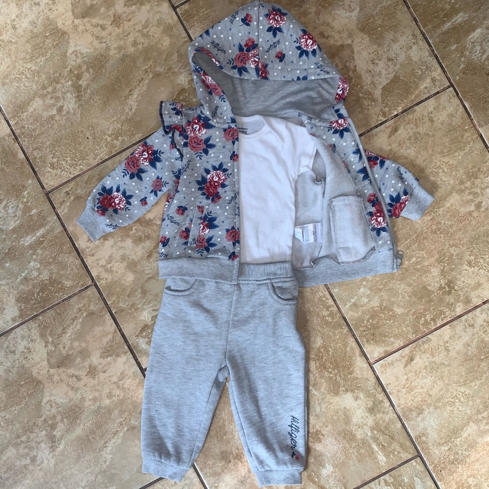 🌼2/$12🌼 Tommy Hilfiger 6-9M Track Suit
